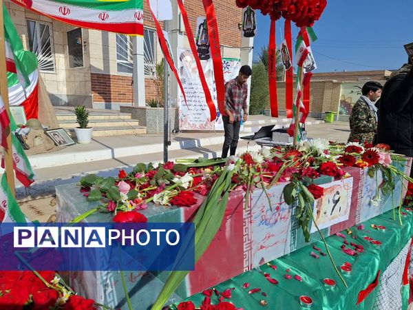 میزبانی دانش‌آموزان دختر بیرجندی از شهید گمنام 