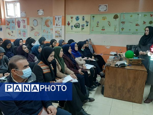 تجربه‌های نوین برای آموزگاران در کارگاه علوم و آزمایشگاه 
