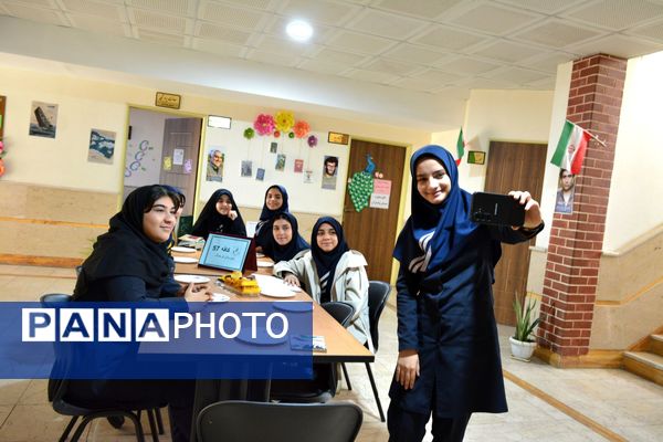 برگزاری کافه ۵۷ در دبیرستان فرهنگ