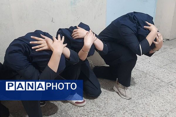 بیست و هفتمین مانور سراسری زلزله و ایمنی در دبیرستان دخترانه فرزانگان شهرقدس با شعار  مدرسه ایمن‌، جامعه تاب آور 