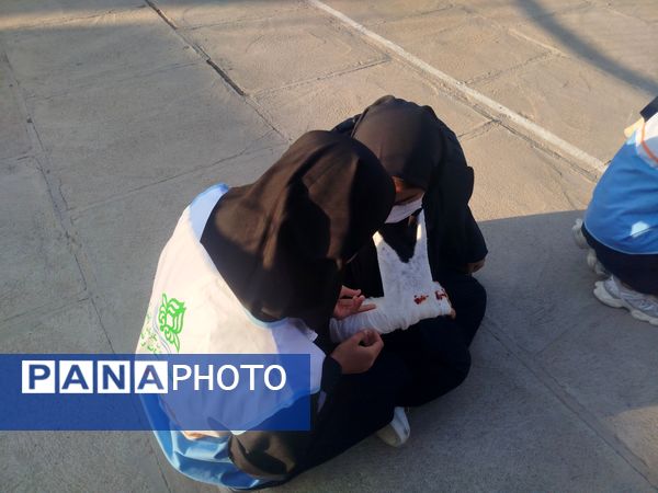 مانور زلزله در مدرسه شهید محمد آسوده روستای دهنو شهرستان خلیل آباد