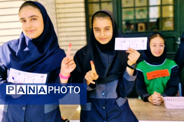 انتخابات شورای دانش‌آموزی در شهرستان رباط‌کریم