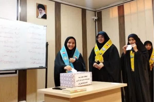 برگزاری انتخابات هیات‌رئیسه مجمع سازمان دانش‌آموزی ناحیه یک قم