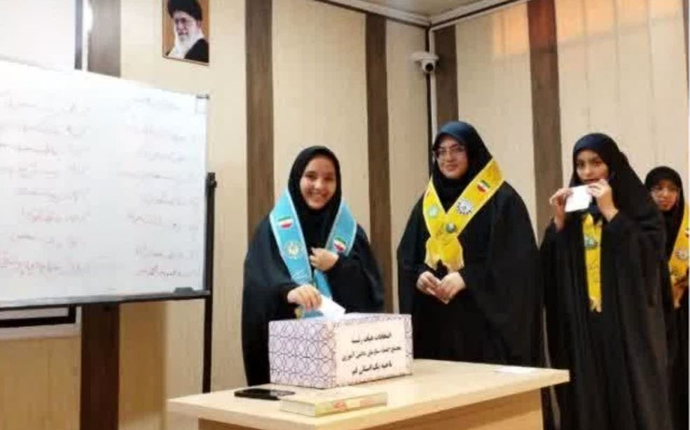 برگزاری انتخابات هیات‌رئیسه مجمع سازمان دانش‌آموزی ناحیه یک قم