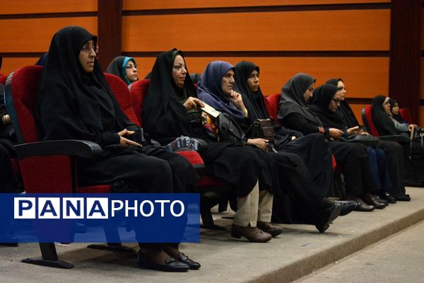 نشست هم‌اندیشی معاونین پرورشی، روحانیون امین و ائمه جماعات در بهارستان‌دو