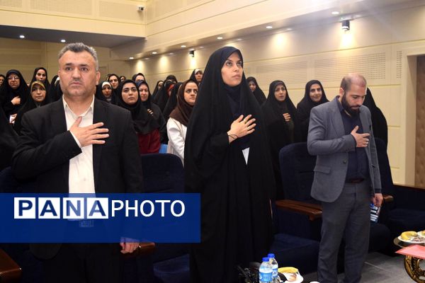 تجلیل از معلمان نمونه منطقه ۱۴ به مناسبت هفته گرامیداشت مقام معلم