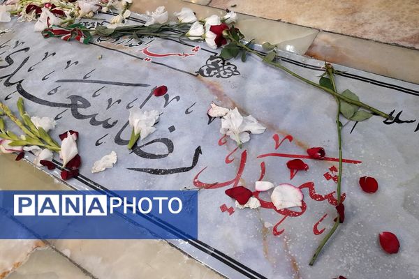 در آغوش زمین، شهیدانی آرمیده‌اند که با جوهر خون، سند حق و حقیقت را امضا نمودند 