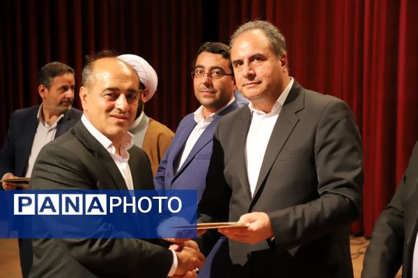 آیین نکوداشت منتخبین مرحله استانی چهل و سومین دوره مسابقات فرهنگی و هنری فردا
