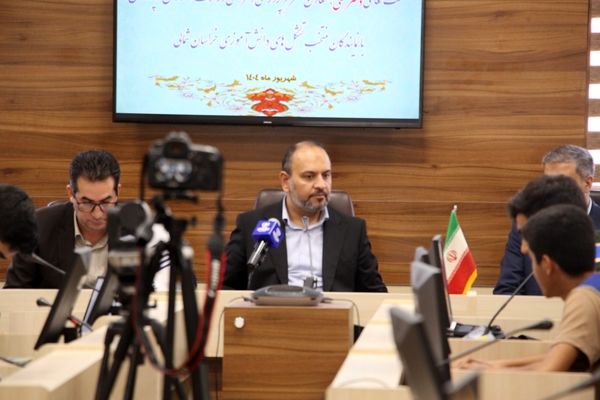 نشست معاون پرورشی و فرهنگی وزیر آموزش و پرورش با دانش آموزان پسر عضو تشکل‌های دانش‌آموزی 