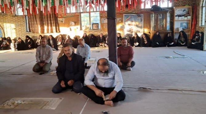 قرائت زیارت عاشورا در هفته دفاع‌مقدس، نشان از ارادت و عشق مردم به فداکاری و ایثار شهدا دارد
