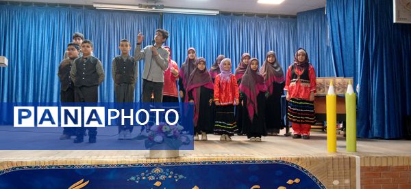 تقدیر از دانش‌آموزان فعال محمدشهری در زمینه‌های فرهنگی و هنری