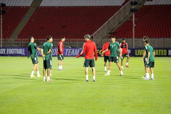 تمرین پیش از بازی با تراکتور تیم الوحده امارات