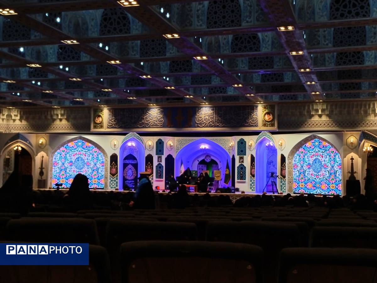 نشست ویژه بانوان پیرغلام حسینی در مشهد؛ جلوه‌ای از هم‌افزایی و معنویت