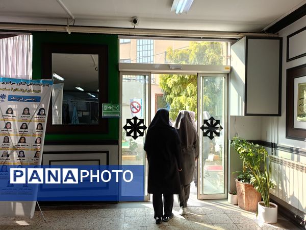 بیست وهفتمین مانور سراسری زلزله وایمنی در دبیرستان فرزانگان ۴ ناحیه یک