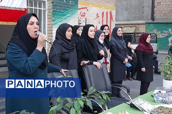 برگزاری جشن پرشور روز دانش آموز در دبیرستان شهدای هسته‌ای