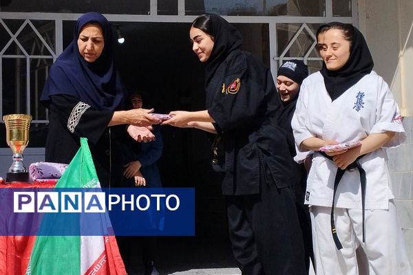 برگزاری المپیاد ورزشی درون‌مدرسه‌ای در مدرسه یاس‌نبی،فتح در بهارستان‌دو
