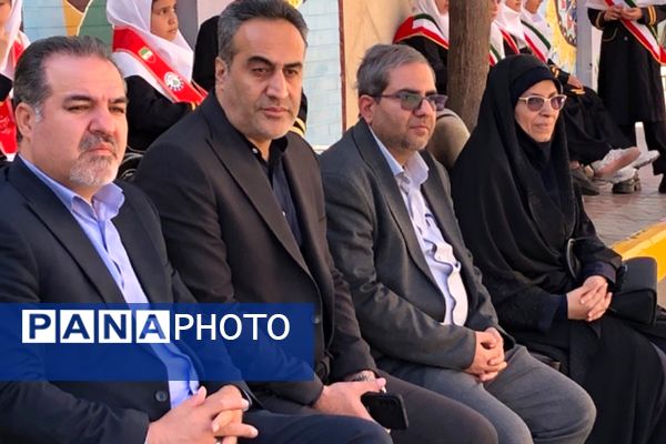 نواختن زنگ مصباح الهدی توسط مدیر آموزش و پرورش ناحیه 2 شهرری در دبستان طواف و معماریان 
