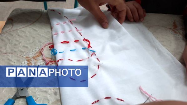 وقتی معلم، خیاط می‌شود