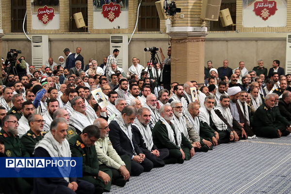دیدار پیشکسوتان و فعالان دفاع مقدس و مقاومت با مقام معظم رهبری