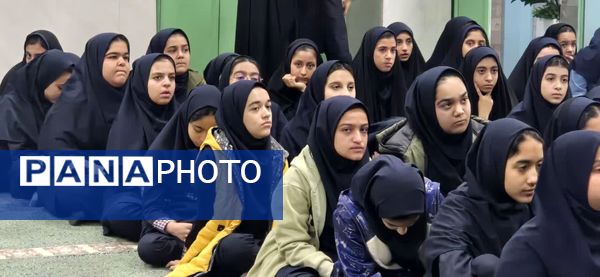 برگزاری مراسم بزرگداشت خانواده شهید تشکری در دبیرستان شاهد فردوس