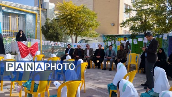 نواختن زنگ هفته کتاب و کتابخوانی در مدرسه شهید نجفیان