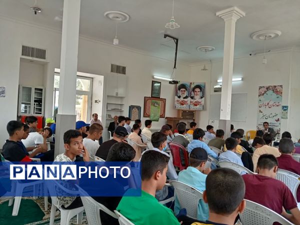 حضور جمعی از اعضای دبیرستان نمونه آیت‌الله خامنه‌ای در مدرسه نمونه دانش