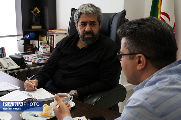 دیدار دانش‌آموز خبرنگاران پانای البرز با مدیرعامل خبرگزاری پانا