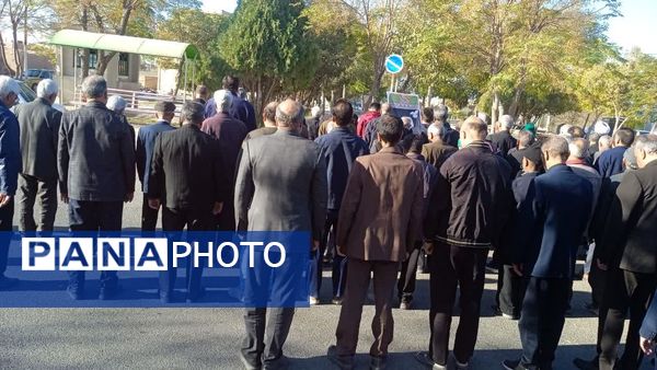 تشییع پیکر و خاکسپاری پدر شهید عجمی فدافن در گلزار شهدای روستای فدافن