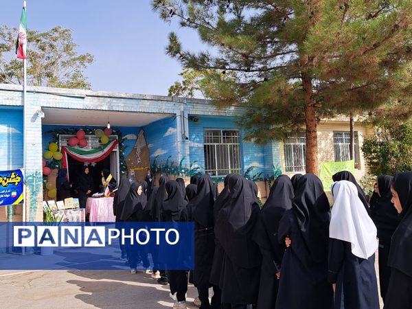 برگزاری جشن جوانه‌ها در آموزشگاه تکتم باخرز