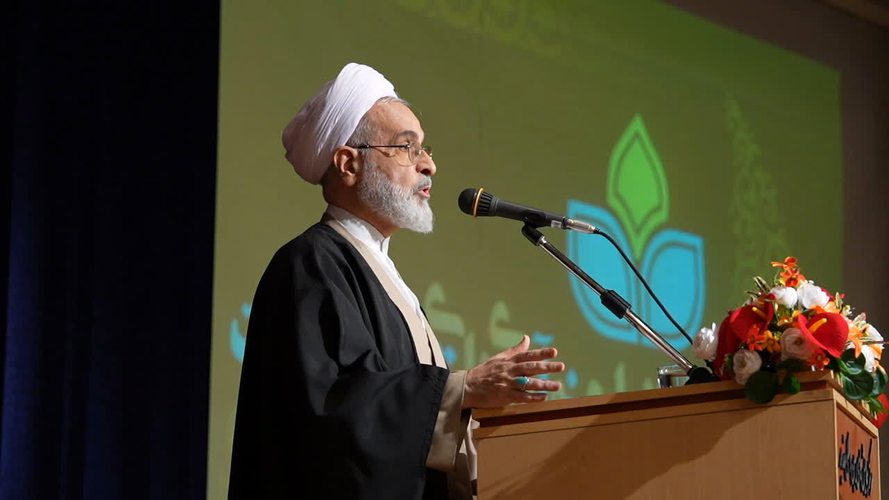 اعرافی: حوزه علمیه با نوآوری تبلیغی در مسیر پیشرفت حرکت می‌کند