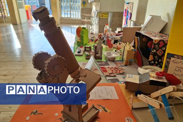 نمایشگاه دست سازه‌های علوم و آزمایشگاه در دبیرستان پویش 