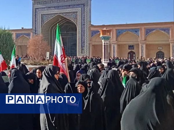 آرامگاه مدرس کاشمرصحنه تجدید میثاق بسیجیان در هفته بسیج  