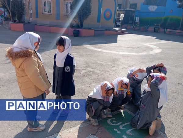 برگزاری مانور زلزله در دبستان دخترانه نرجس یک 