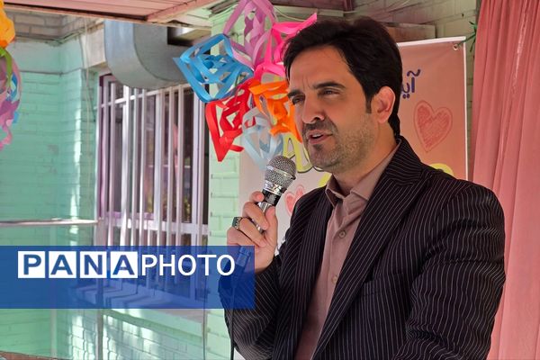 جشن عاطفه‌ها؛ لبریز از مهربانی در دبستان دخترانه قدر بهارستان ۲