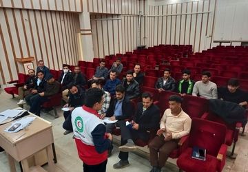 معلمان نه تنها در محیط مدرسه، بلکه در جامعه مورد اعتماد مردم هستند 