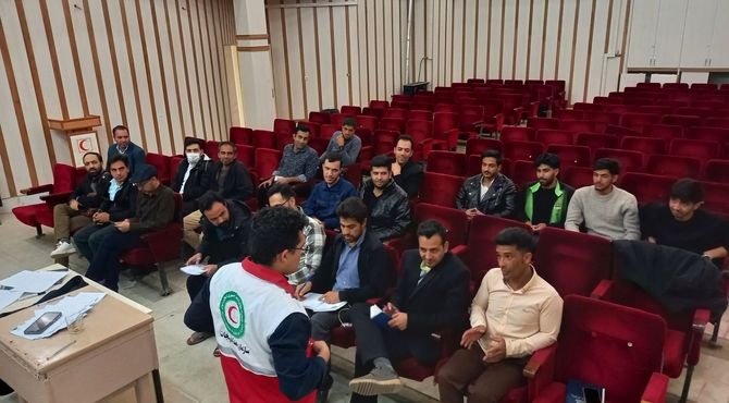 معلمان نه تنها در محیط مدرسه، بلکه در جامعه مورد اعتماد مردم هستند 