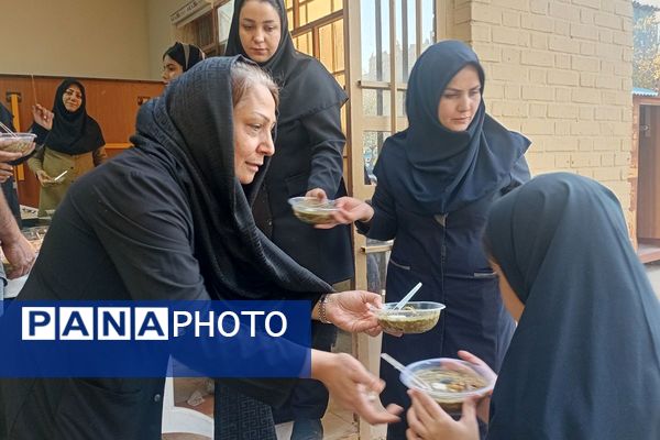 برپایی ایستگاه صلواتی و شهادت حضرت زهرا در مدرسه شهید زهره‌وند قرچک 