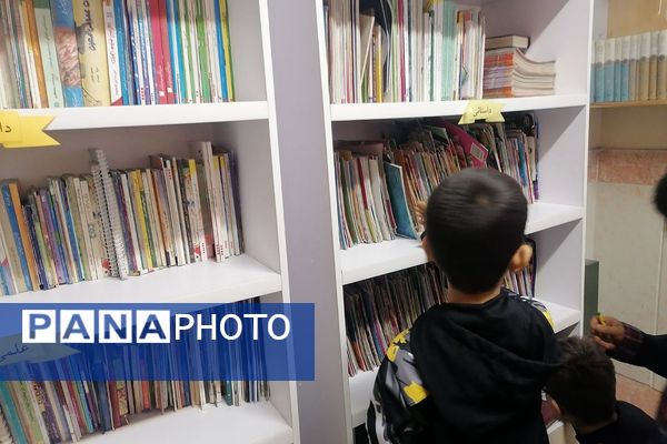 ایجاد غرفه‌های کتاب توسط دانش‌آموزان به مناسبت هفته کتاب و کتابخوانی در ناحیه دو شهرری 