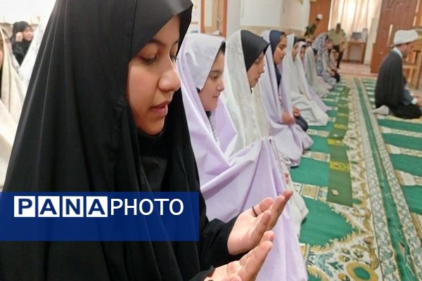 اقامه نماز جماعت ظهر و عصردر دبیرستان شهید مجید دهنوی 