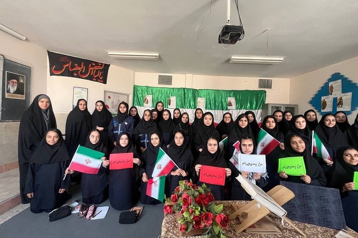 عکس یادگاری کلاس 8/2 دبیرستان ملوک زندی