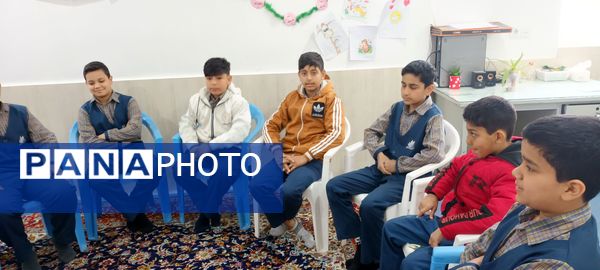 جلسه شورای دانش‌آموزی در مدرسه پویندگان فرهنگ خلیل آباد 