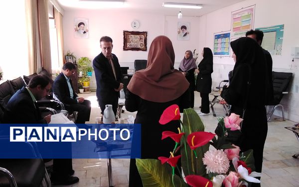 اولین جلسه انجمن اولیا و مربیان در دبیرستان نمونه اندیشه شهرستان کاشمر
