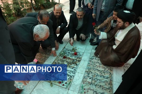 تجدید میثاق معلمان قم با شهیدان