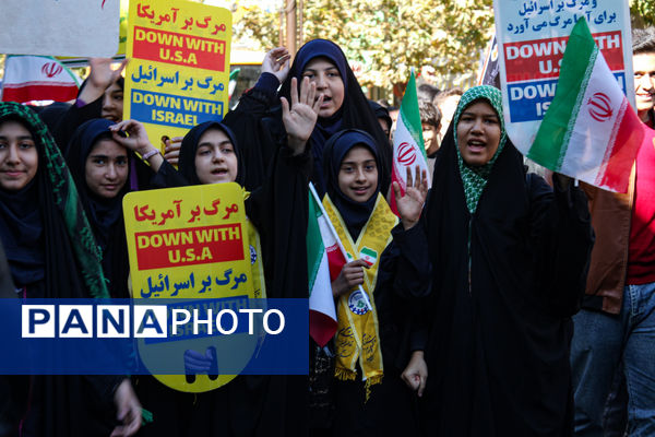 حضور پرشور دانش آموزان زنجانی در راهپیمایی ۱۳ آبان