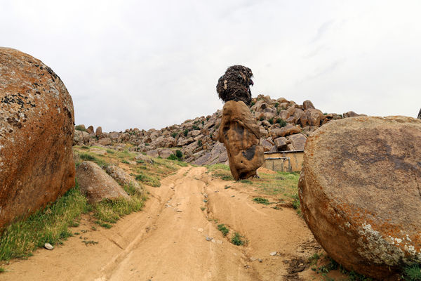 سنگ‌های افسانه‌ای روستای خورنج در آذربایجان غربی