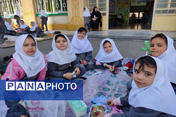 اردوی یک روزه درون مدرسه‌ای در دبستان دخترانه فردوسی 2 ناحیه یک اردبیل