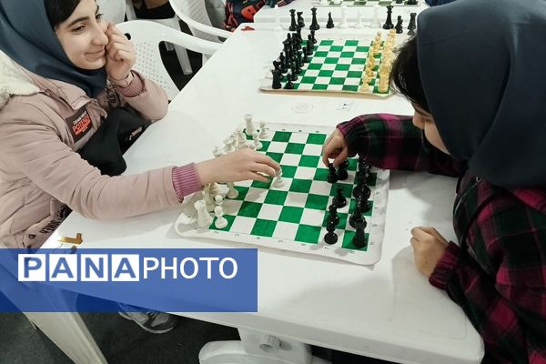 رقابت فکری دانش آموزان شهرستان قدس در مسابقات شطرنج دانش‌آموزی 