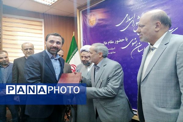 نشست مشترک اعضای کمیسیون آموزش و تحقیقات مجلس، مدیران آموزش و پررش استان خراسان رضوی و وزیر آموزش وپرورش در مشهد