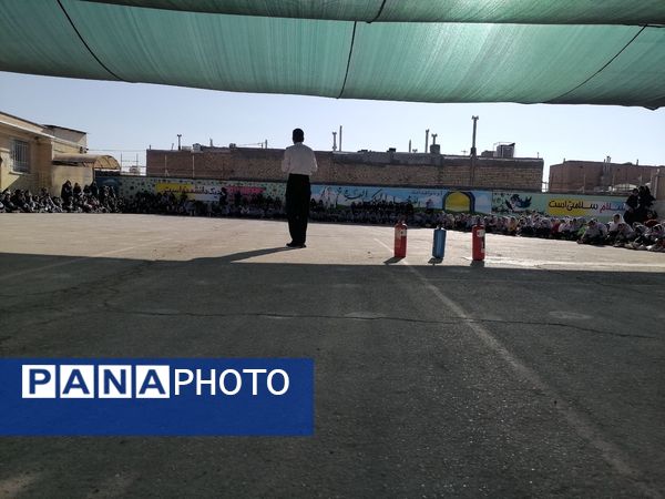 آموزش اطفاء حریق در مدرسه ناهید نخودی
