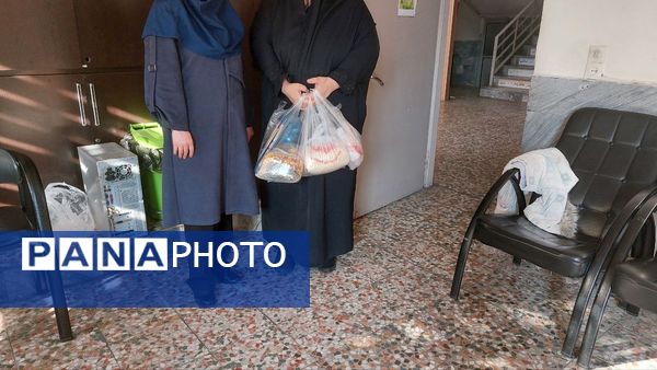 اهدای پک‌های شب یلدا به دانش‌آموزان کم برخوردار دبستان المهدی ناحیه یک کرج